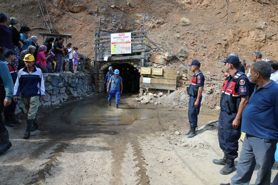 İğneyle kuyu kazıldı, madende göçük altında kalan işçiler kurtarıldı 3